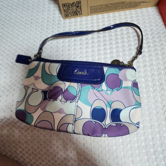 COACH EUC DAISY KYRA SCARF PRINT WRISTLET WALLET BAG - Picture 1 of 7